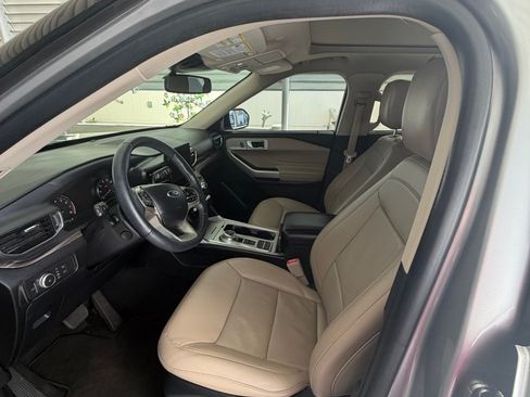 Used 2021 Ford Explorer Limited w/ Equipment Group 301A image 12