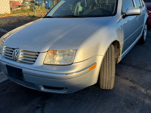 Used 2005 Volkswagen Jetta GL image 2