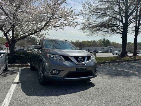 Used 2016 Nissan Rogue SL w/ SL Premium Package image 2