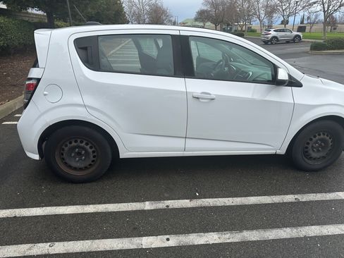 Used 2017 Chevrolet Sonic LT image 9