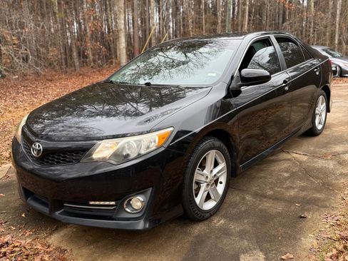 Used 2014 Toyota Camry SE image 1