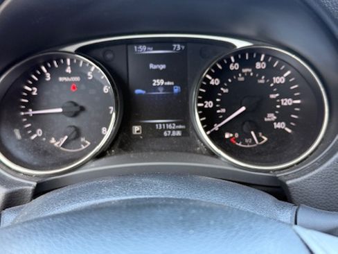 Used 2015 Nissan Rogue SV image 13