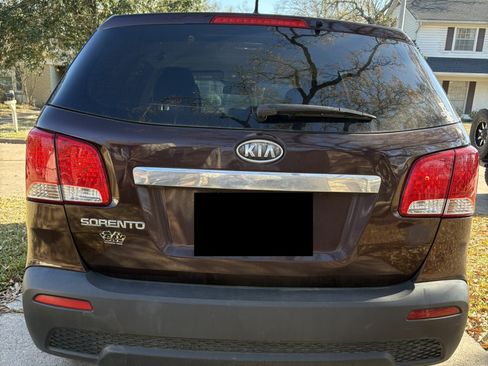 Used 2011 Kia Sorento LX image 5