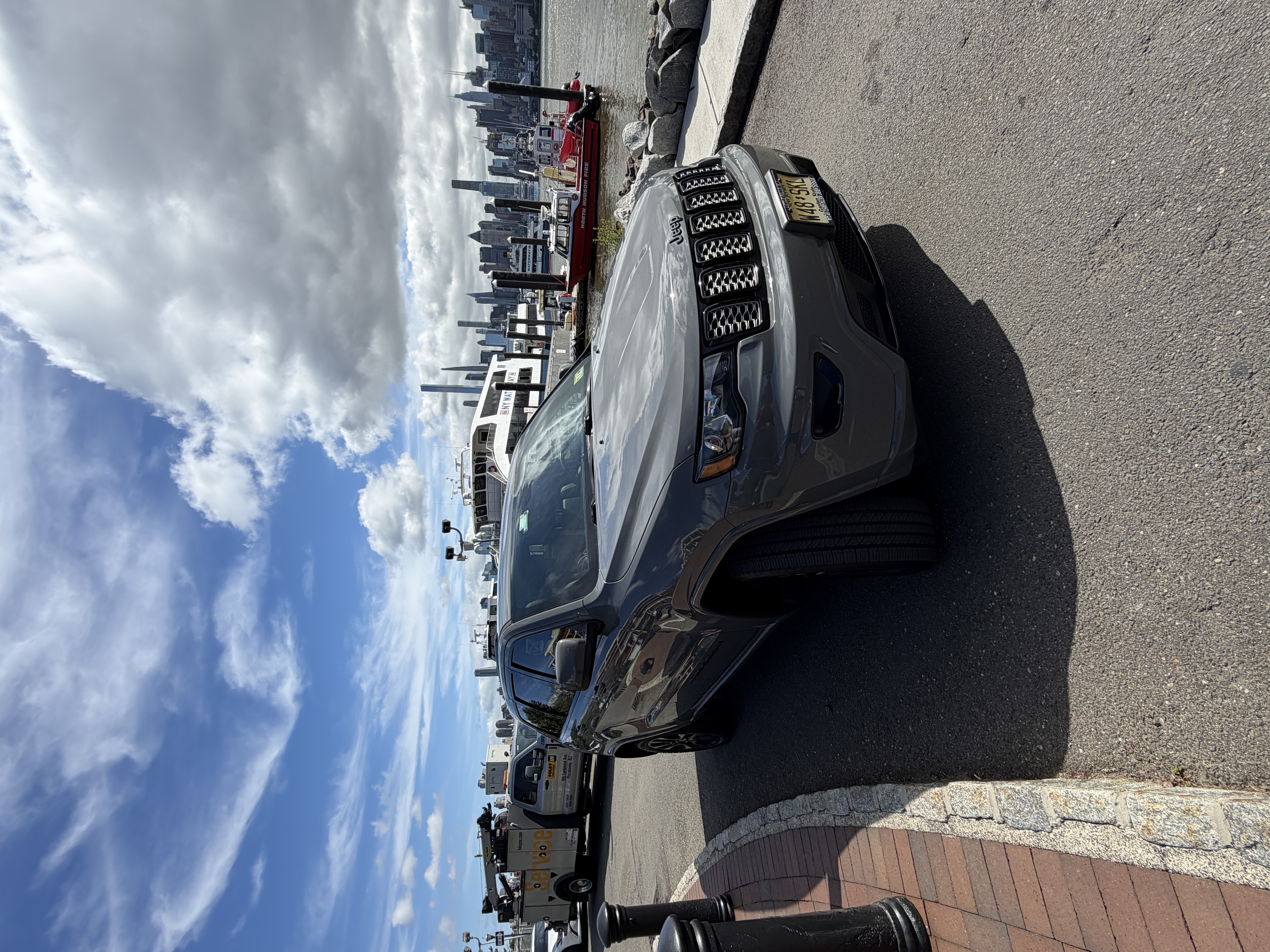 Used 2019 Jeep Grand Cherokee Altitude AWD/4WD image 6