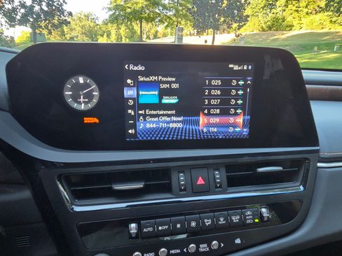 Used 2022 Lexus ES 350 w/ Premium Package image 4