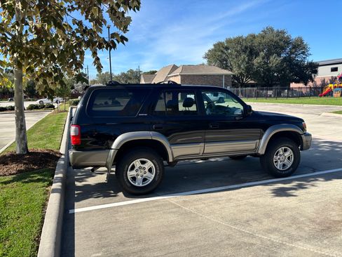 Used 1999 Toyota 4Runner Limited w/ Upgrade Value Pkg 5 AWD/4WD image 2