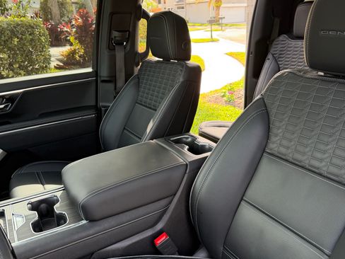 Used 2024 GMC Sierra EV Denali image 23