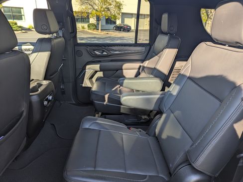 Used 2023 GMC Yukon XL Denali image 8