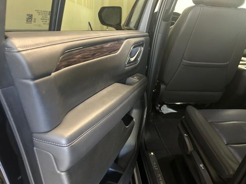 Used 2023 Chevrolet Suburban LT RWD image 17