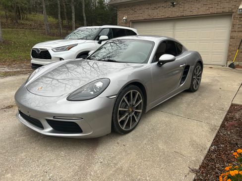 Used 2018 Porsche 718 Cayman image 9
