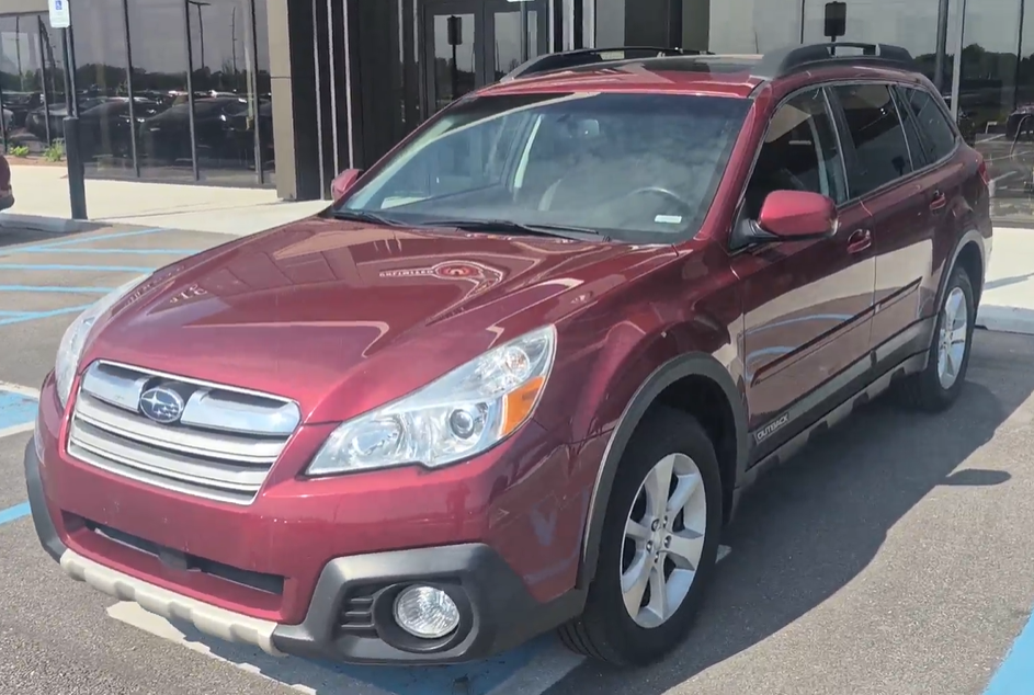 Used 2013 Subaru Outback 3.6R Limited w/ Moonroof Pkg AWD/4WD image 1