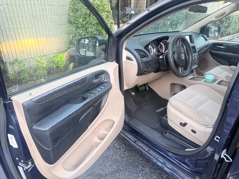Used 2015 Dodge Grand Caravan SXT FWD image 12