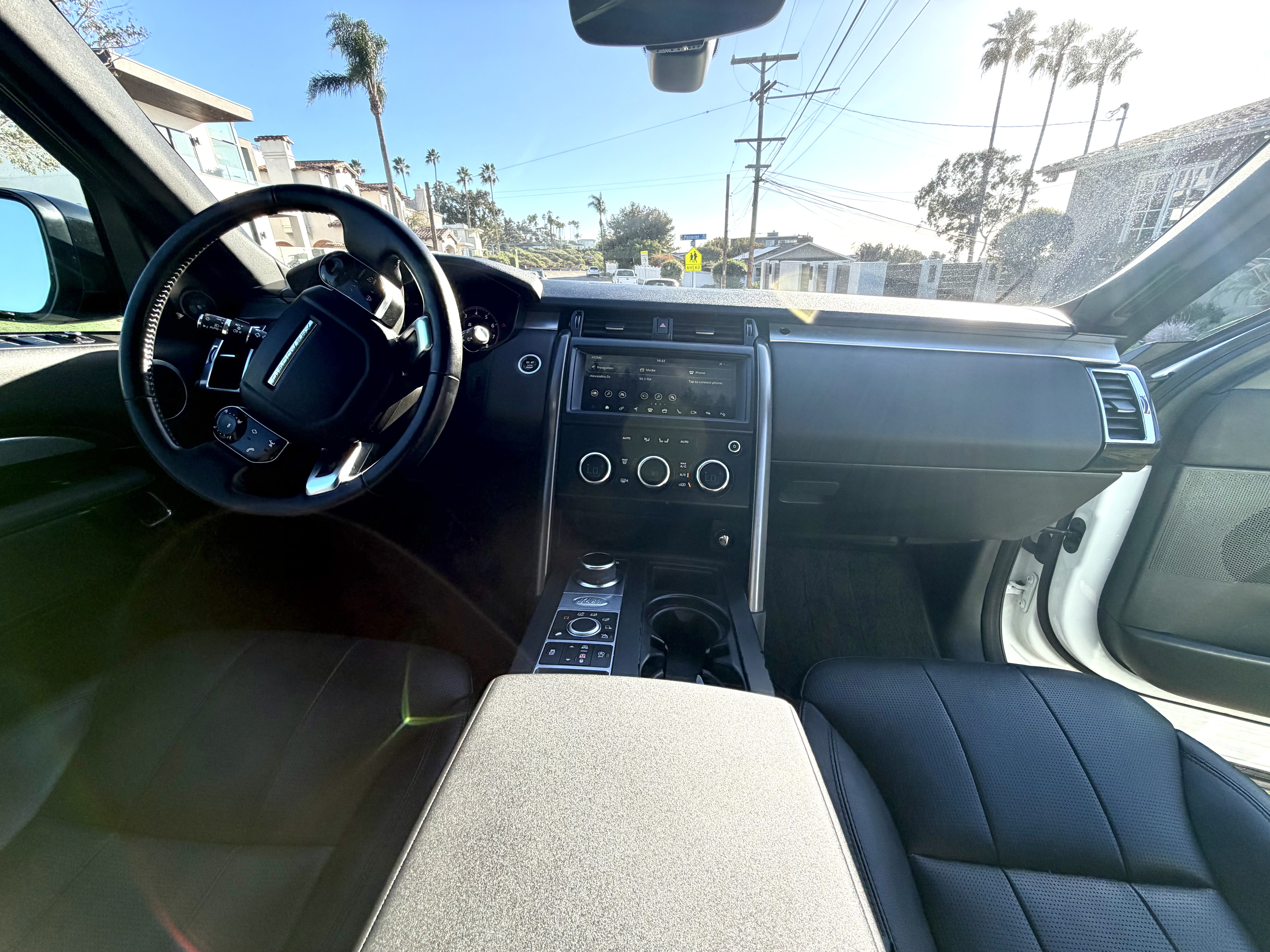 Used 2020 Land Rover Discovery Landmark AWD/4WD image 13
