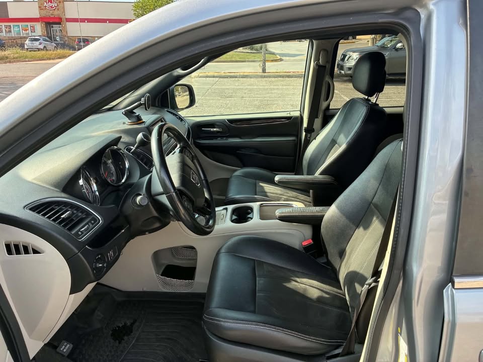 Used 2019 Dodge Grand Caravan SXT FWD image 10