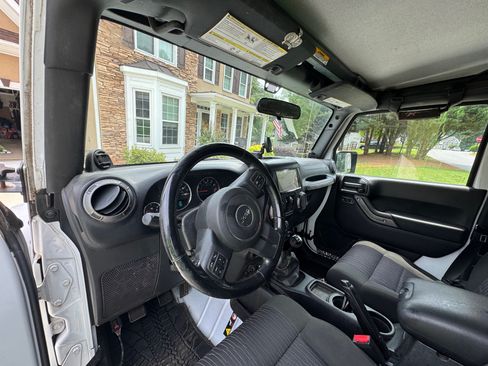 Used 2012 Jeep Wrangler Unlimited Sport image 13