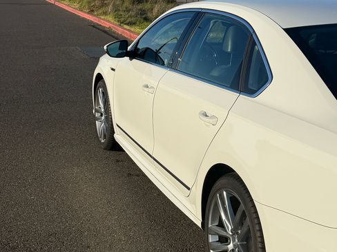 Used 2019 Volkswagen Passat 2.0T SE R-Line image 16