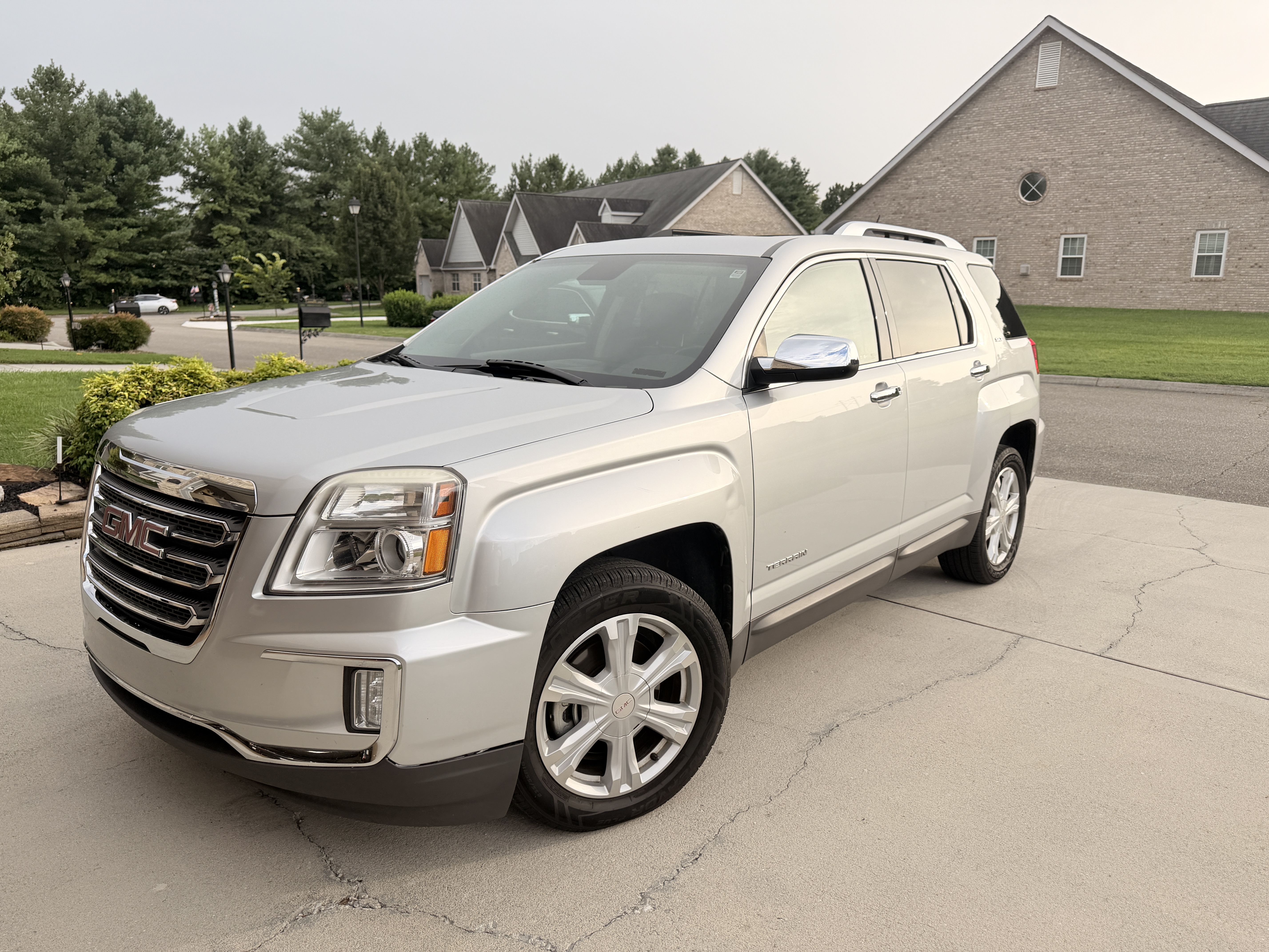 Used 2017 GMC Terrain SLT w/ Open Road Package FWD image 2