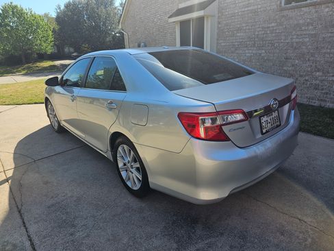 Used 2012 Toyota Camry XLE image 6