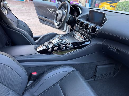 Used 2018 Mercedes-Benz AMG GT Roadster image 21