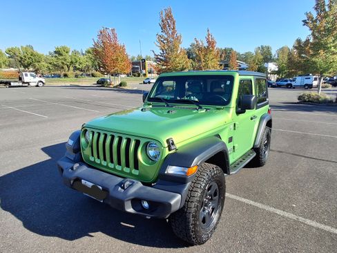 Used 2018 Jeep Wrangler Sport image 2
