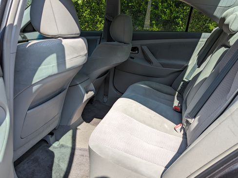 Used 2011 Toyota Camry LE image 14