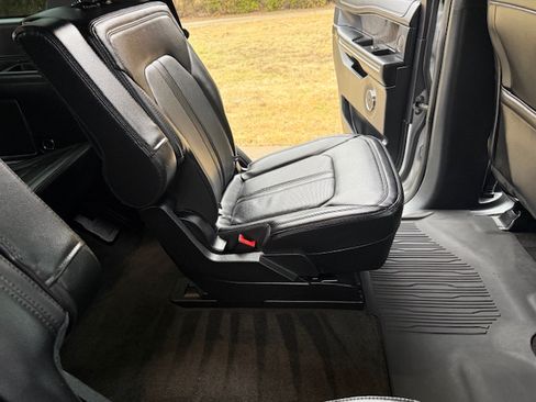 Used 2021 Ford Expedition Limited image 17