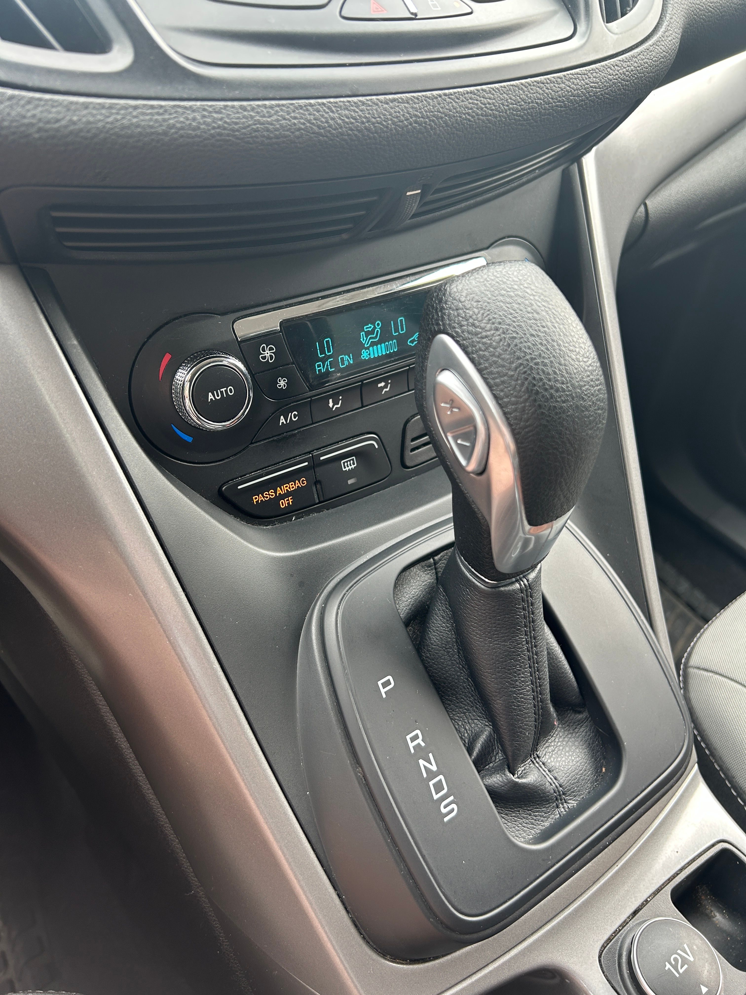 Used 2016 Ford Escape SE w/ Equipment Group 201A AWD/4WD image 16