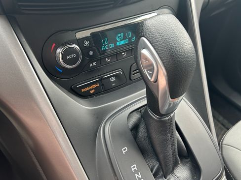 Used 2016 Ford Escape SE w/ Equipment Group 201A AWD/4WD image 16
