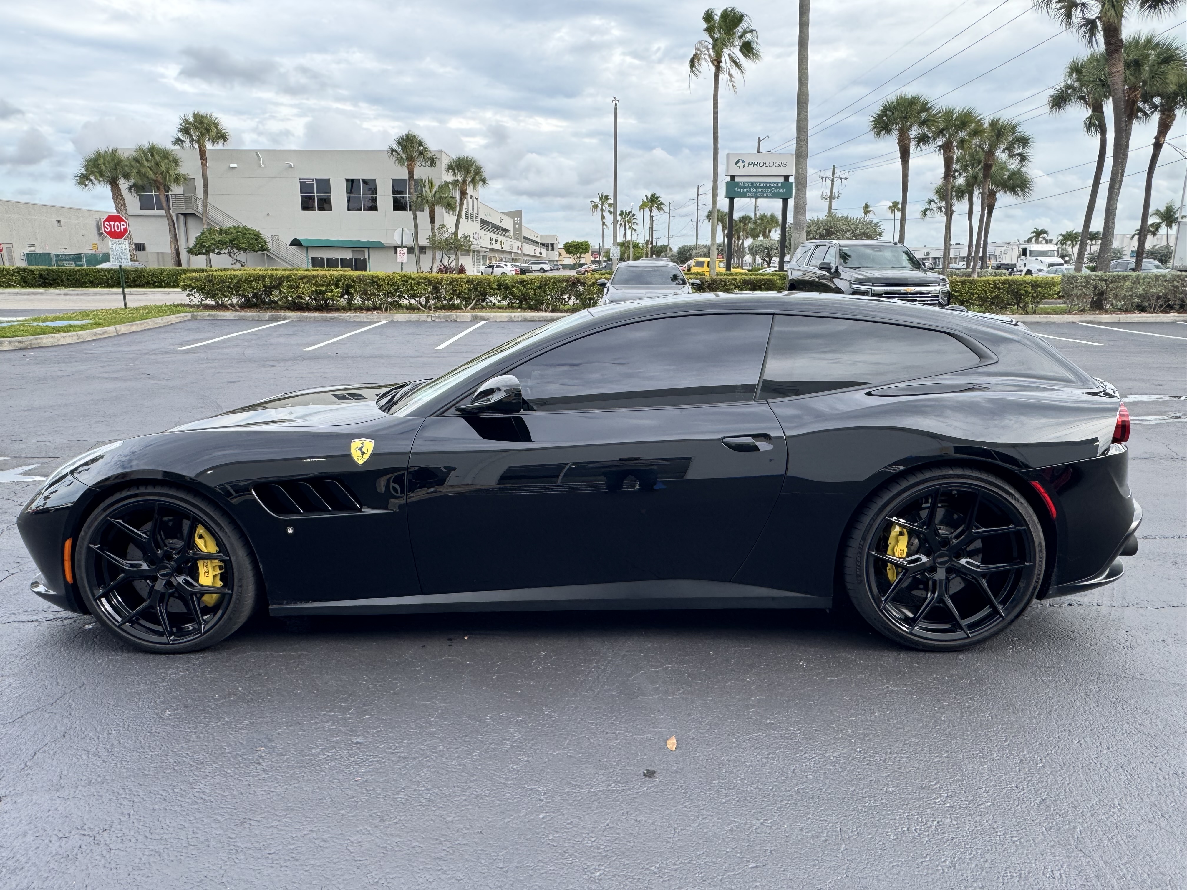 Used 2018 Ferrari GTC4Lusso AWD/4WD image 9