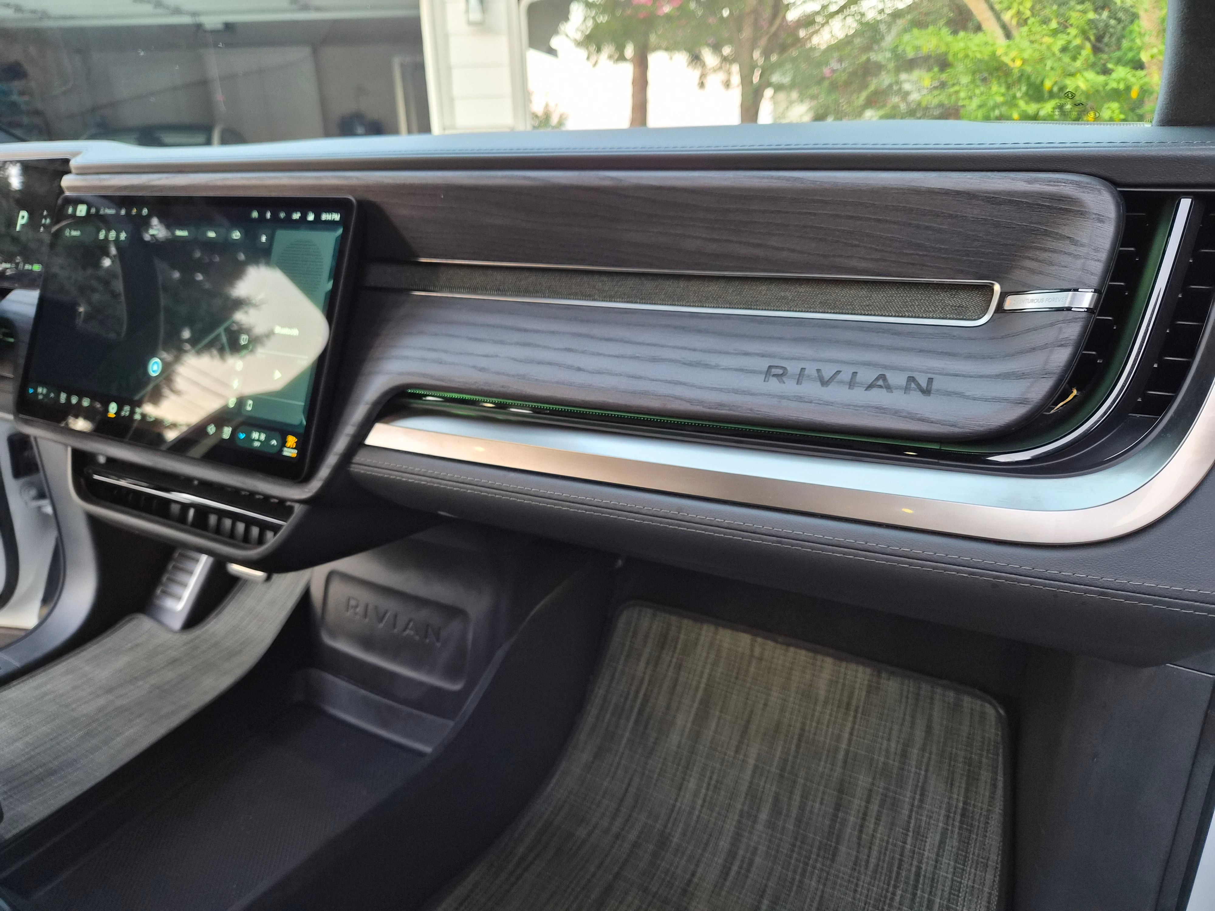 Used 2023 Rivian R1S Adventure AWD/4WD image 12