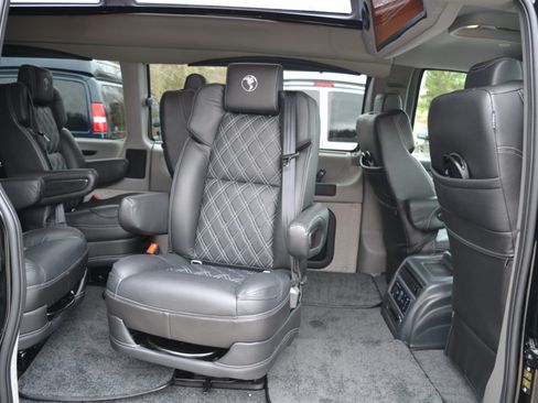 Used 2022 Chevrolet Express 2500 Extended w/ Enhanced Convenience Package image 8