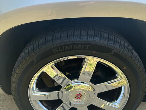 Used 2007 Cadillac Escalade EXT w/ Information Package image 23