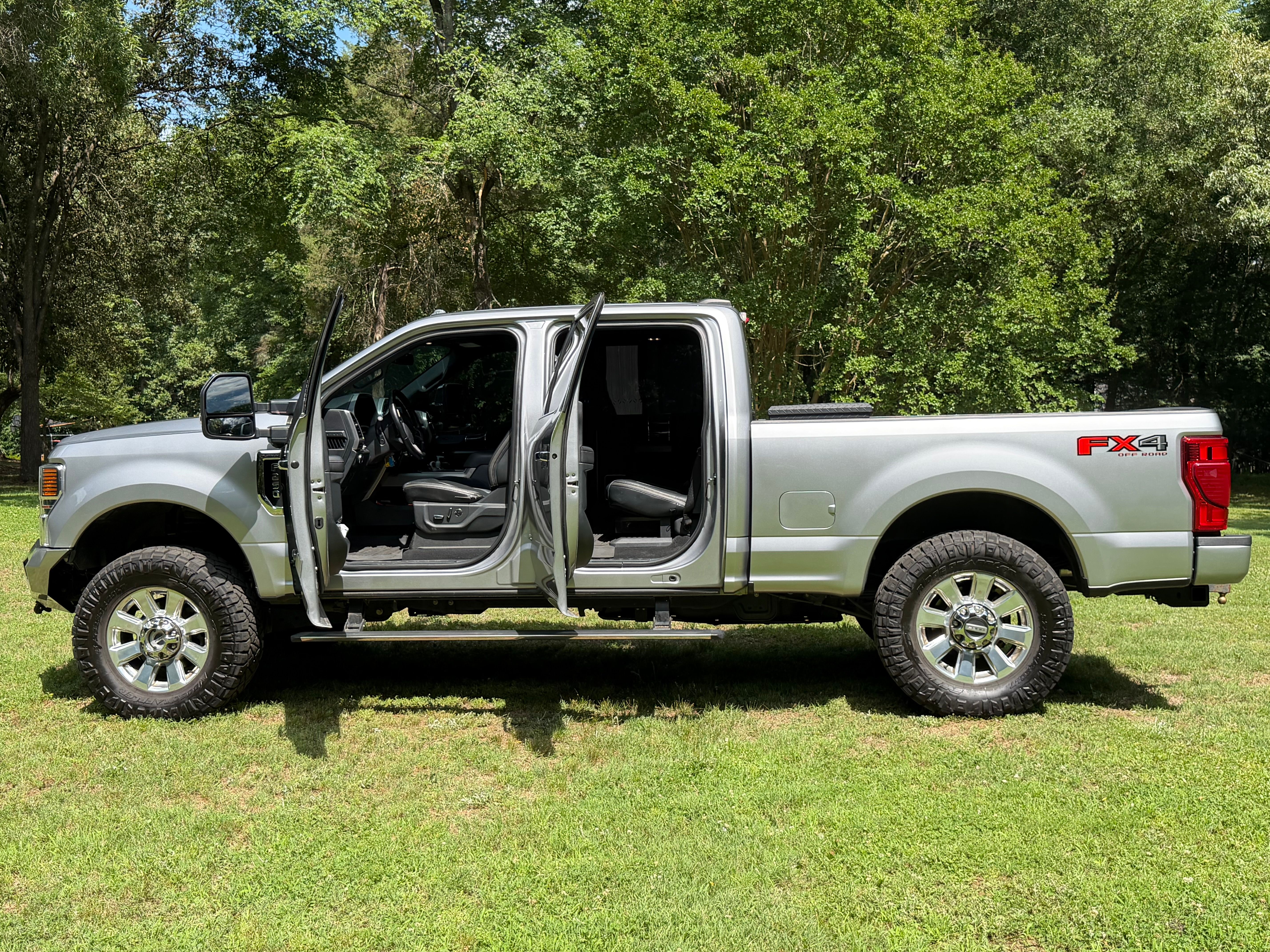 Used 2022 Ford F250 Platinum w/ FX4 Off-Road Package AWD/4WD image 8
