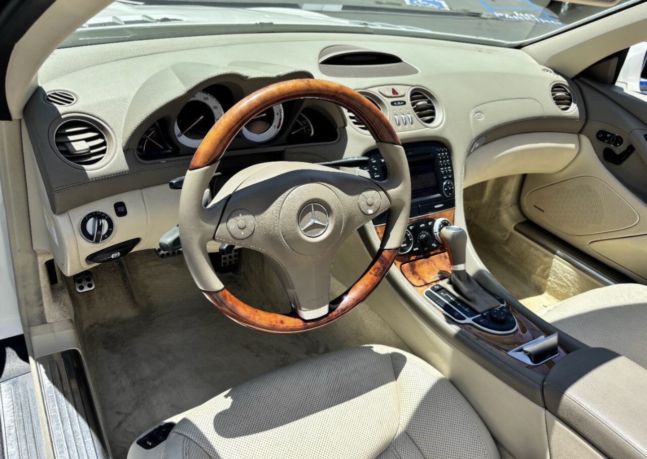 Used 2011 Mercedes-Benz SL 550 image 18