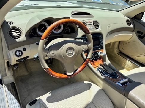 Used 2011 Mercedes-Benz SL 550 image 18