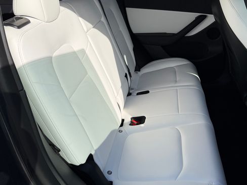 Used 2022 Tesla Model Y Performance image 10