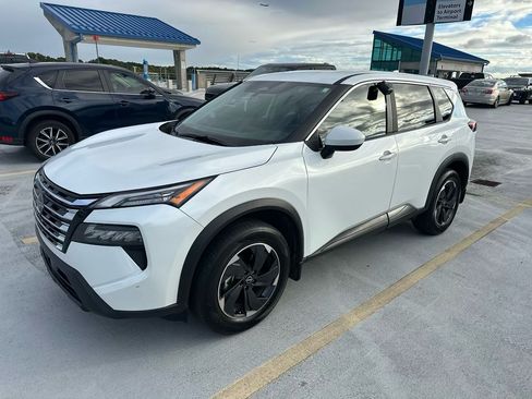 Used 2025 Nissan Rogue SV image 9