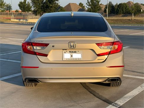 Used 2018 Honda Accord Touring image 5