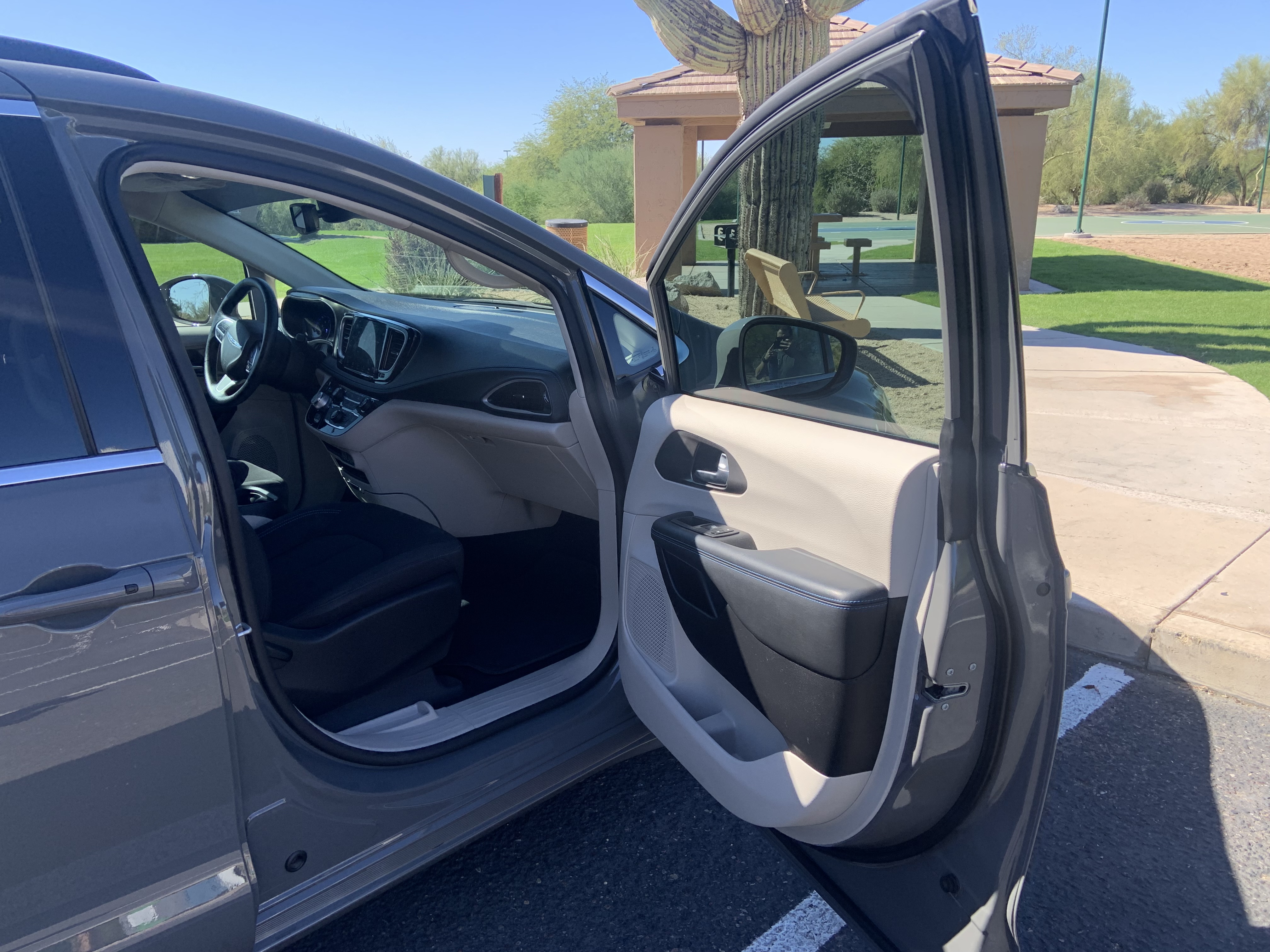 Used 2021 Chrysler Pacifica Touring FWD image 6