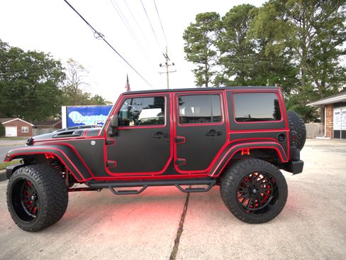 Used 2017 Jeep Wrangler Unlimited Sport w/ Connectivity Group image 6