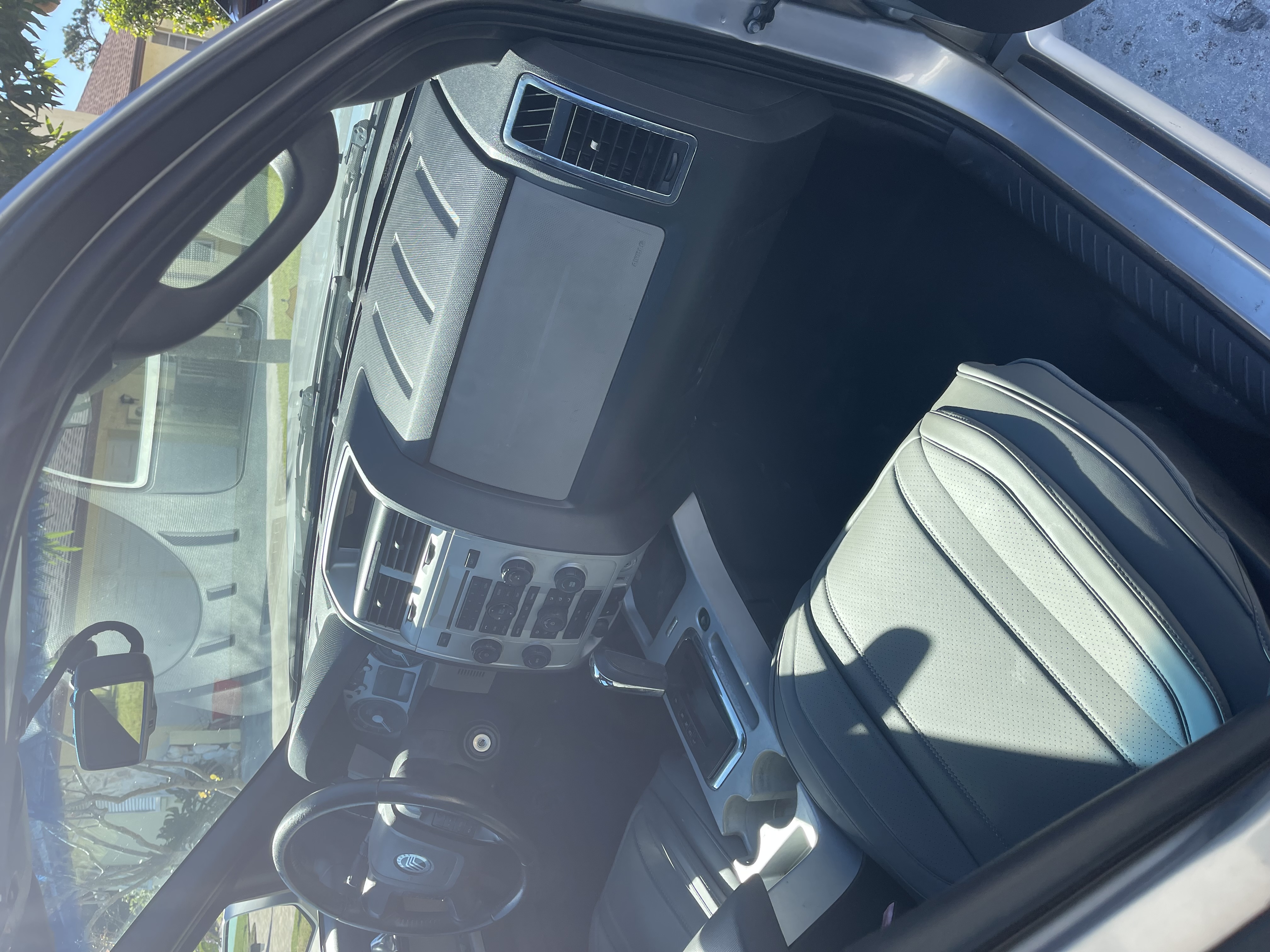 Used 2010 Mercury Mariner Premier FWD image 6
