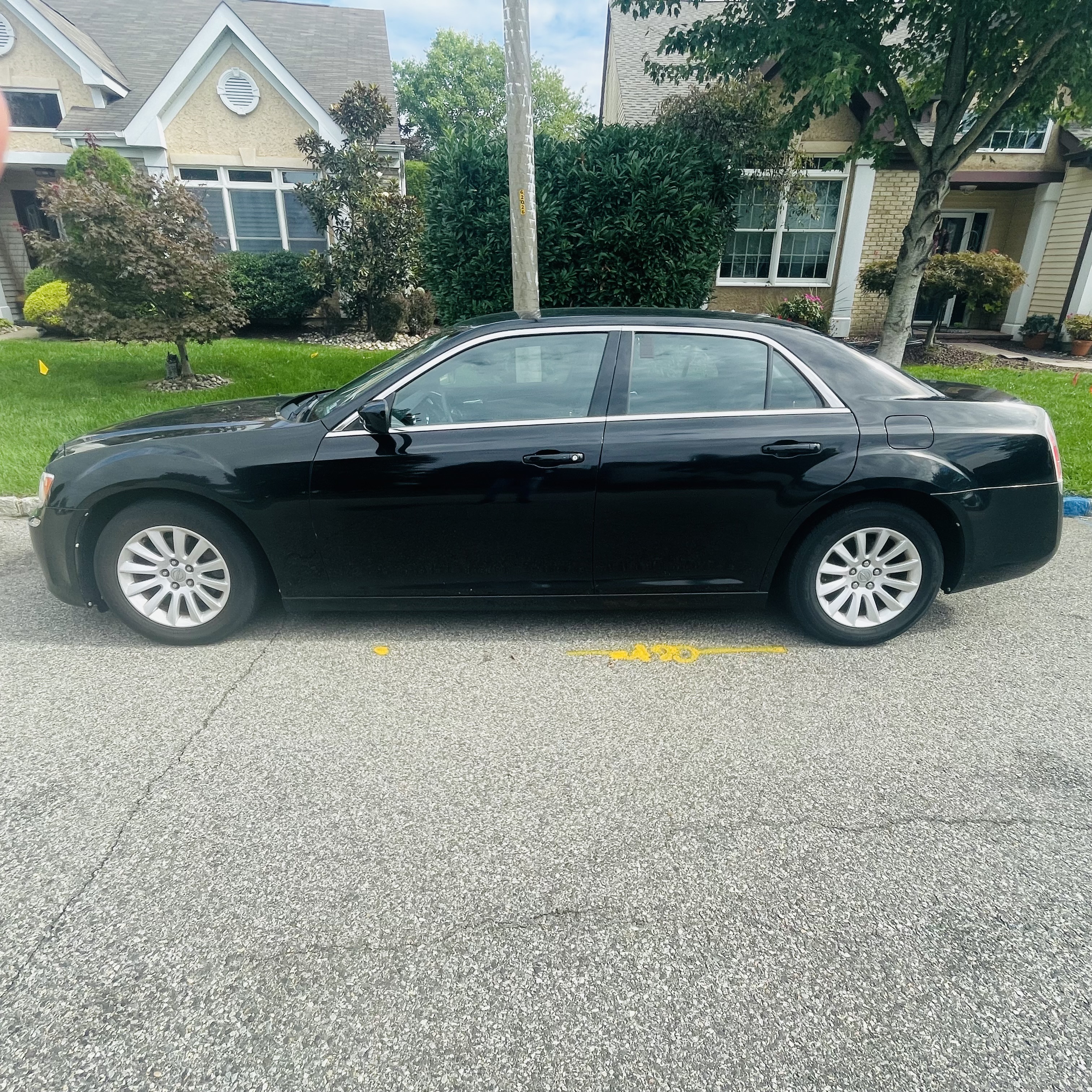 Used 2014 Chrysler 300 w/ Driver Convenience Group RWD image 1
