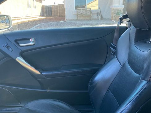 Used 2014 Hyundai Genesis 3.8 image 15