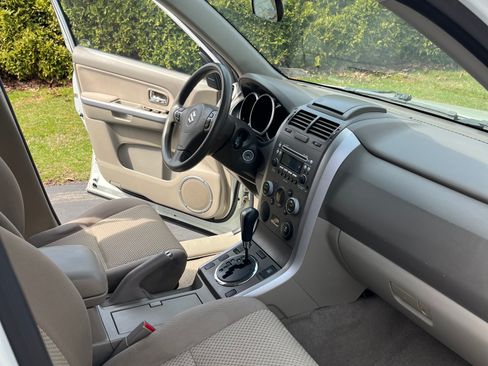 Used 2012 Suzuki Grand Vitara Premium image 10