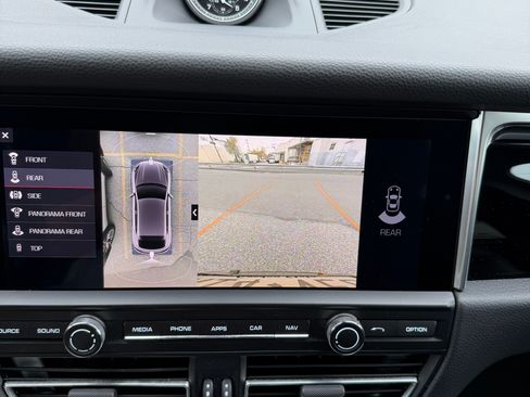 Used 2021 Porsche Macan S image 20