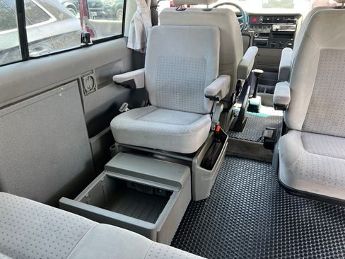 Used 2003 Volkswagen Eurovan MV image 16