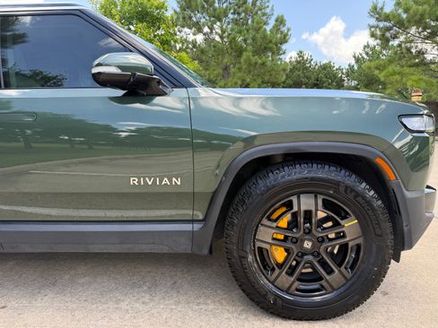 Used 2023 Rivian R1S Adventure AWD/4WD image 13