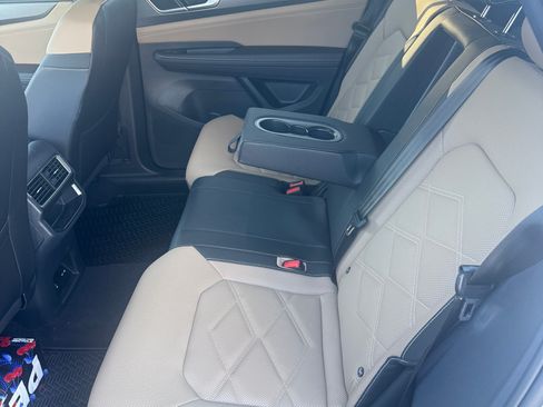 Used 2025 Volkswagen Atlas Cross Sport SE image 7