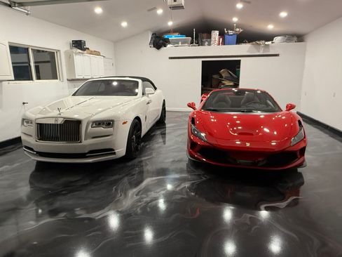 Used 2017 Rolls-Royce Dawn image 2