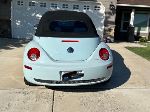 Used 2010 Volkswagen Beetle Final Edition FWD image 10